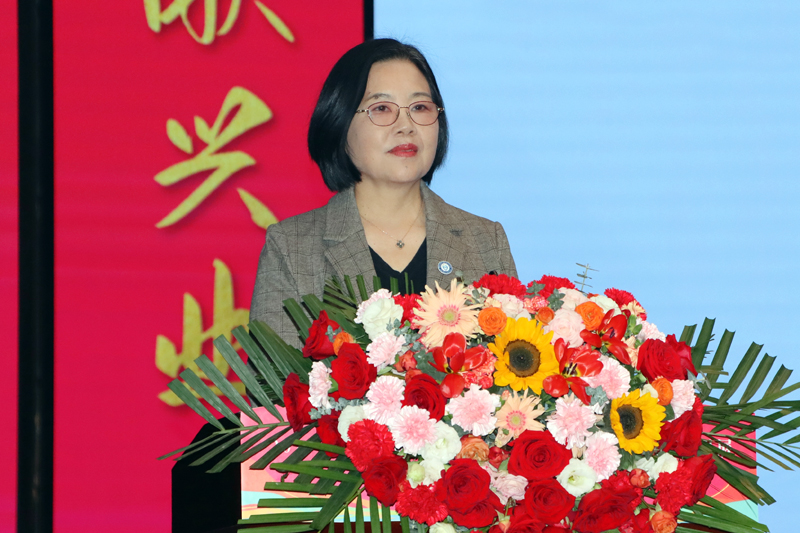 文萍作教學(xué)科研工作報(bào)告。廣西幼師供圖