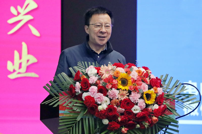 李紅教授作主題授課。廣西幼師供圖