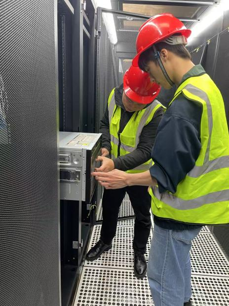 算力服務器部署現(xiàn)場。覃茜攝