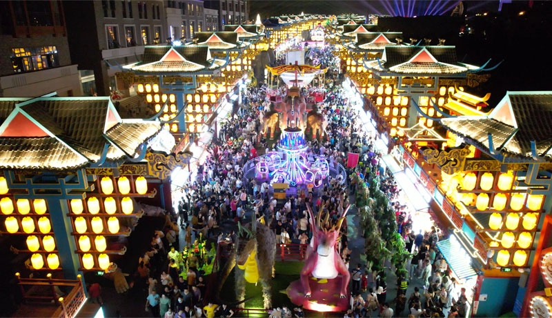 特色消費街區(qū)“南寧之夜”人氣旺。伍軒宏攝