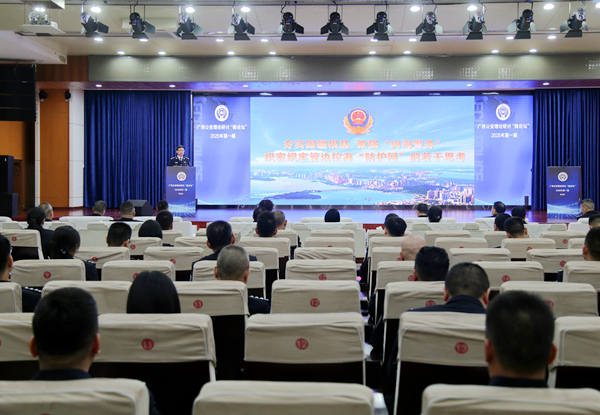 會(huì)議現(xiàn)場(chǎng)。凌源攝 