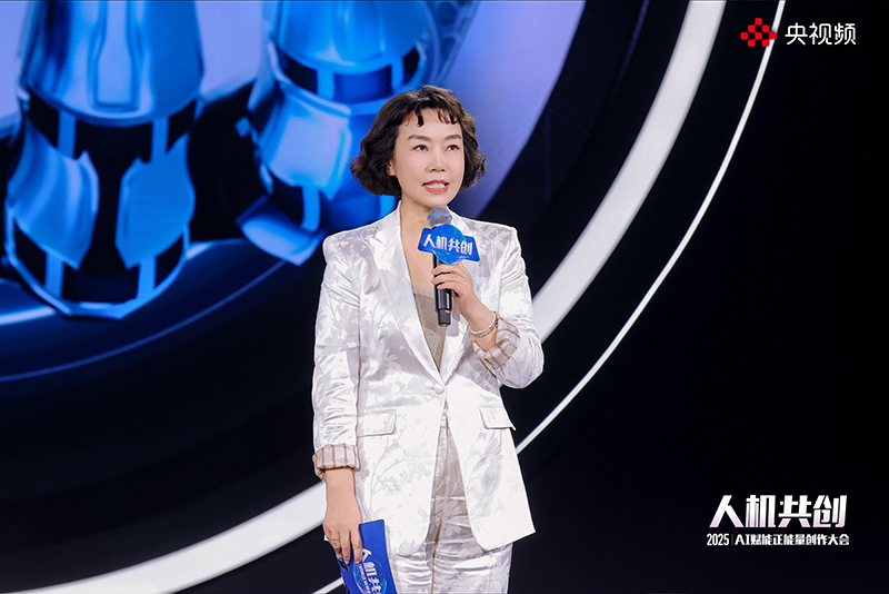 《2025中國(guó)·AI盛典》制片人、總導(dǎo)演田梅介紹亮點(diǎn)。人民視頻供圖