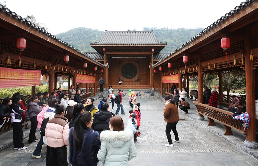 車田苗族鄉(xiāng)石山底的民俗氛圍濃厚。