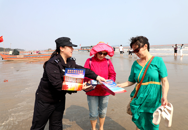 民警在金灘開展國家安全宣傳。