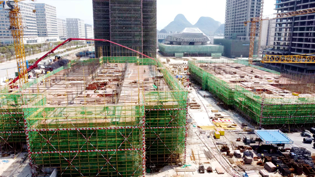 平桂區(qū)兩業(yè)融合展銷(xiāo)中心建設(shè)項(xiàng)目CDH棟施工現(xiàn)場(chǎng)。