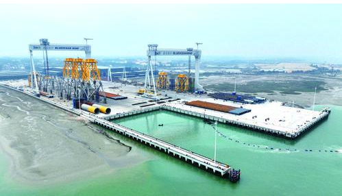 項目建設(shè)所需鋼材已陸續(xù)運(yùn)抵藍(lán)水海工裝備制造基地