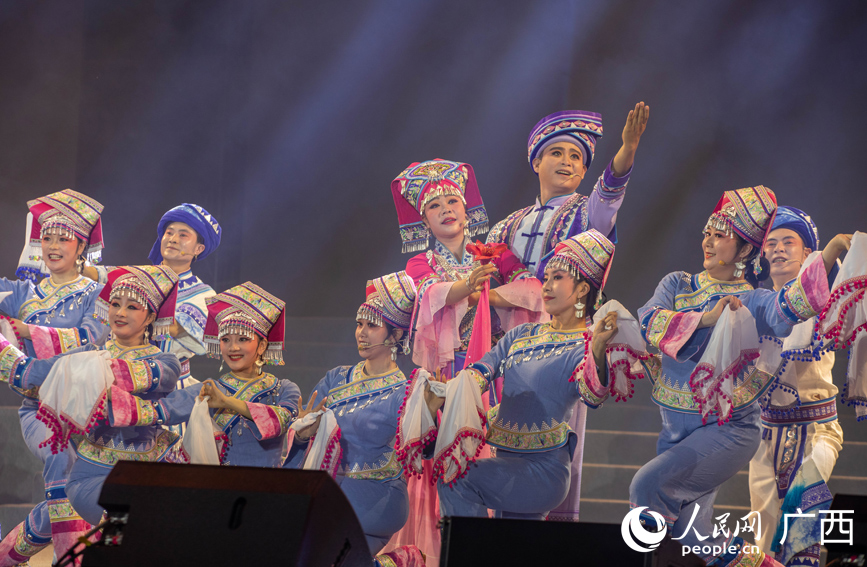 壯劇表演《花街相逢》。