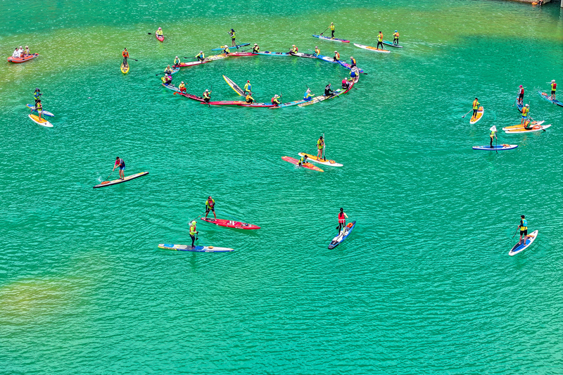 槳板技巧展示。羅小鳳攝