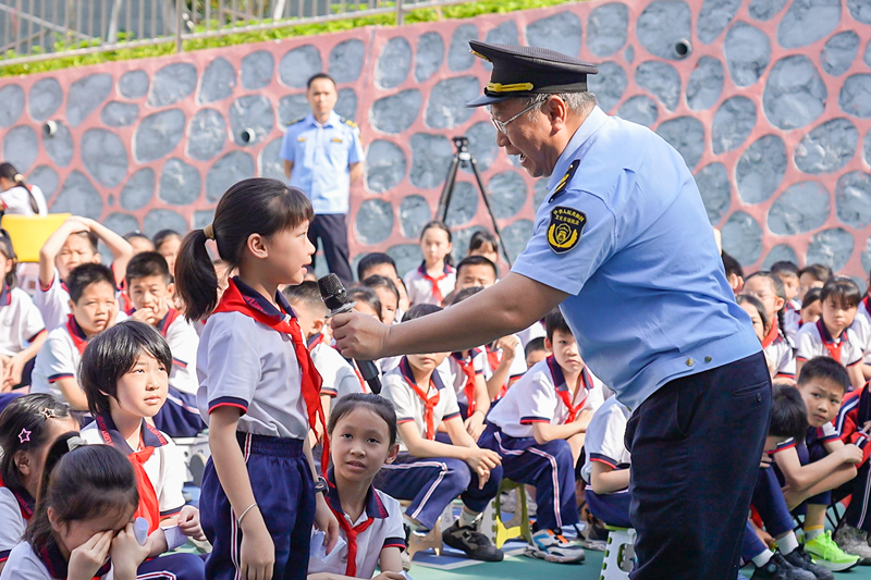 同學(xué)們踴躍參與知識(shí)問(wèn)答。