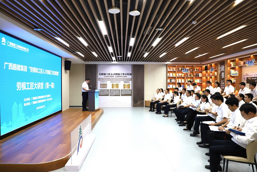 “青春挺膺 實(shí)干爭(zhēng)先”青年榜樣宣講活動(dòng)。黃子洮攝