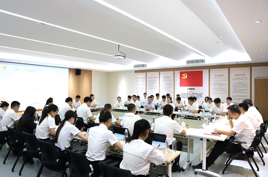 座談會(huì)現(xiàn)場(chǎng)。覃靖楊攝