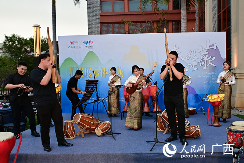 音樂表演。人民網(wǎng) 雷琦竣攝