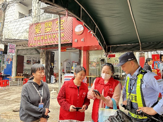 愛店鎮(zhèn)開展“便捷醫(yī)?；菝裆?，醫(yī)保服務(wù)進(jìn)邊關(guān)”活動