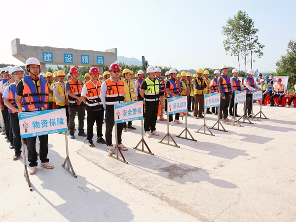 演練小組迅速就位。