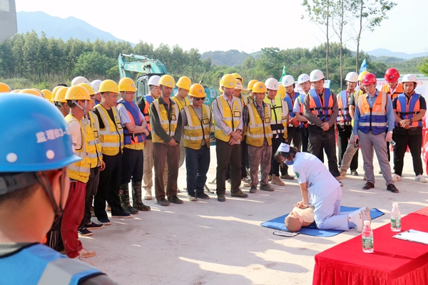 心肺復(fù)蘇術(shù)培訓(xùn)。