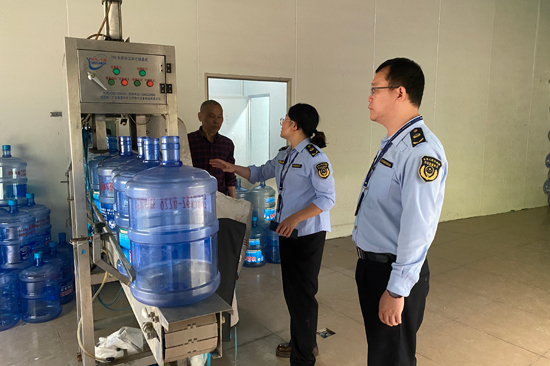 執(zhí)法人員現(xiàn)場(chǎng)檢查