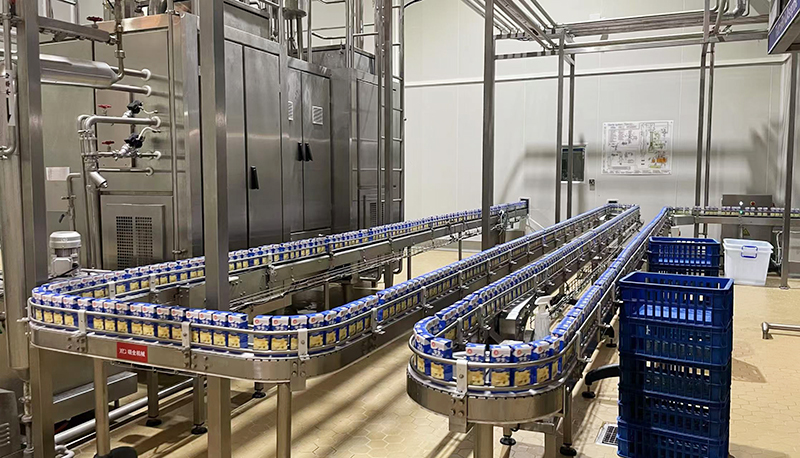 皇氏學(xué)生奶生產(chǎn)線。何善權(quán)攝