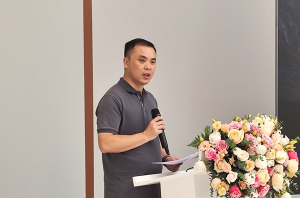 廣西機(jī)電職業(yè)技術(shù)學(xué)院先進(jìn)制造技術(shù)學(xué)院副院長(zhǎng)林顯新致辭。華為云供圖