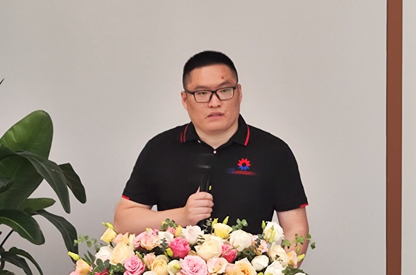 海之晨集團(tuán)工業(yè)裝備有限公司廣西總經(jīng)理劉明元致辭。華為云供圖
