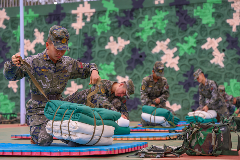 官兵進(jìn)行戰(zhàn)備基礎(chǔ)訓(xùn)練。林道磊攝