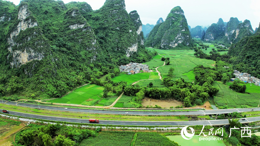 大新德天至寧明花山公路