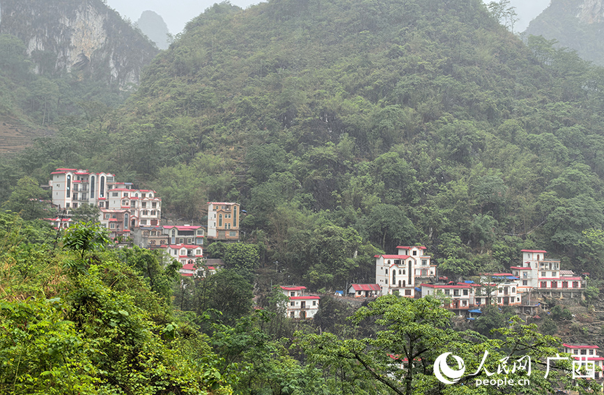 伶站瑤族鄉(xiāng)陶化村弄洞屯。人民網(wǎng) 付華周攝