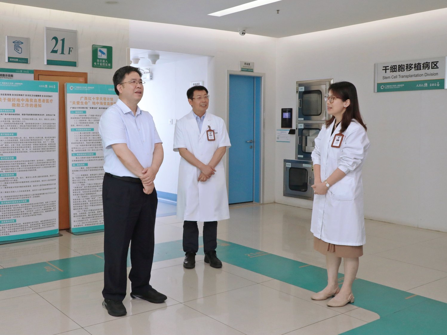 5月13日，在廣西醫(yī)科大學(xué)第一附屬醫(yī)院干細(xì)胞移植病區(qū)調(diào)研