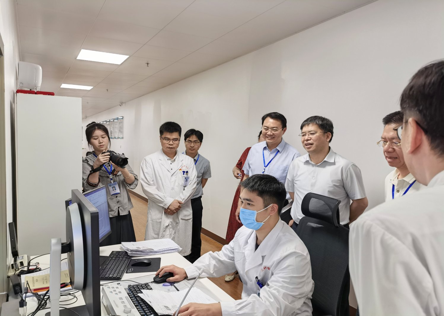 5月14日，在廣西醫(yī)科大學(xué)附屬腫瘤醫(yī)院五象院區(qū)放射科調(diào)研