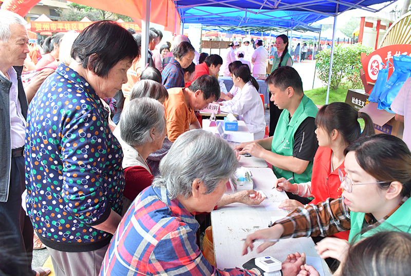 “百市千縣”中醫(yī)藥文化惠民活動。