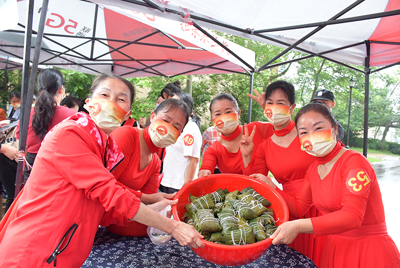 包粽子比賽。