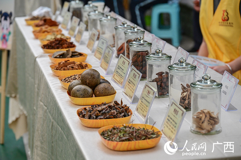“桂十味”展示。人民網(wǎng) 雷琦竣攝