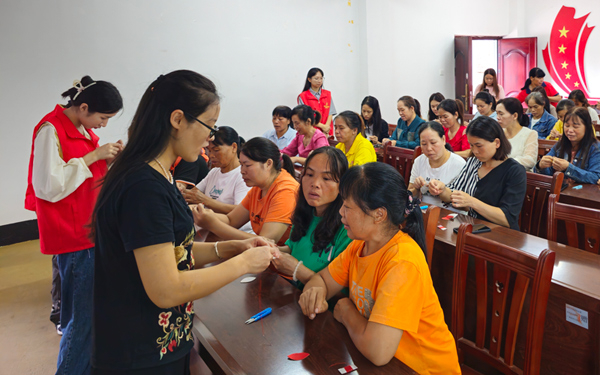 壯錦課堂教學(xué)現(xiàn)場