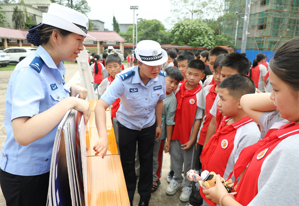 交通標(biāo)志猜一猜有獎(jiǎng)競答。