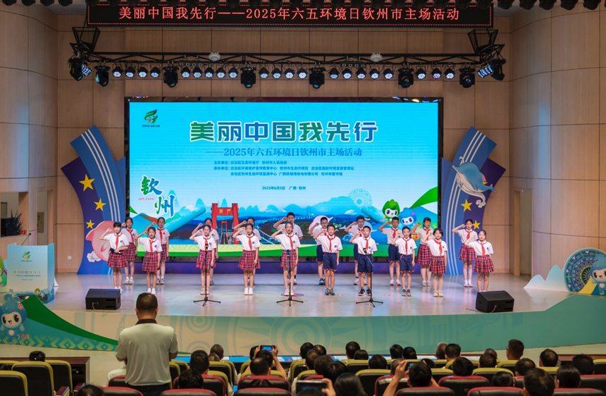 宣讀環(huán)保倡議宣言