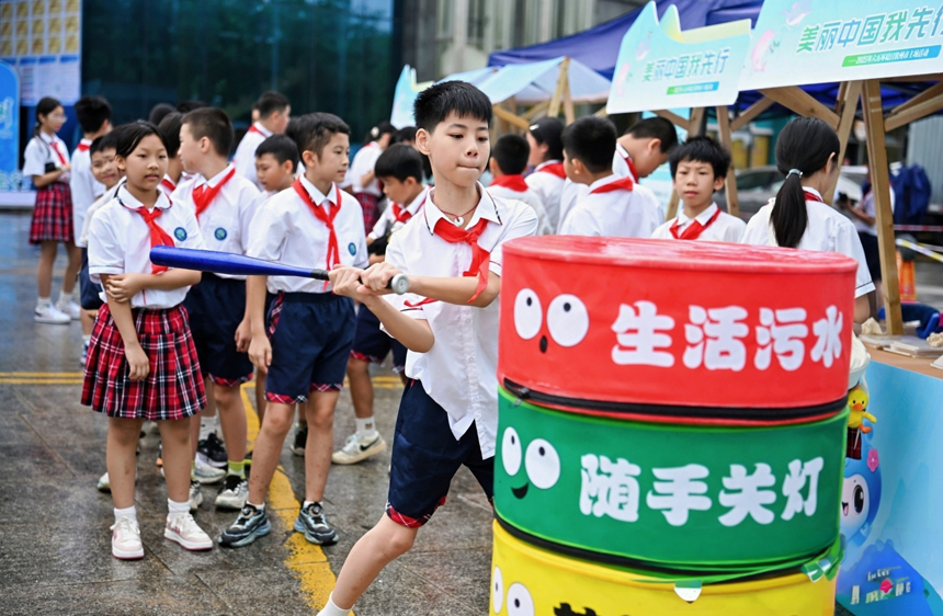 孩子們積極參與互動游戲