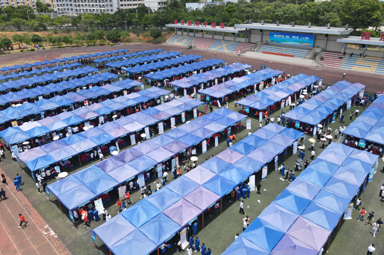 雙選會現(xiàn)場。黃丹虹攝