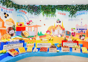 甜蜜聯(lián)結(jié)，這場水果產(chǎn)銷對接會激活跨境貿(mào)易新動能對接會以“水果自由在廣西·甜蜜飄香銷全球”為主題，安排了重點供應(yīng)商推介、廣西重點水果種植企業(yè)推介、重點采購商推介和產(chǎn)銷合作自由洽談等環(huán)節(jié)，現(xiàn)場設(shè)置東盟和廣西特色水果展位。