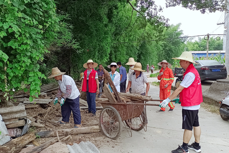 村民主動投工投勞建設(shè)和美鄉(xiāng)村。