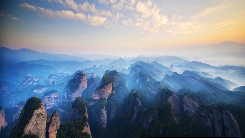 桂林丹霞·八角寨風光之鯨魚鬧海