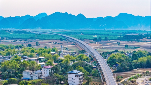 建設(shè)中的南憑高鐵崇憑段。