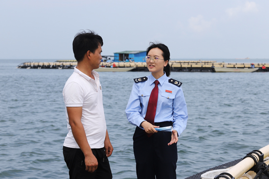 防城港市防城區(qū)稅務(wù)局“小稅蜜”青年稅費(fèi)服務(wù)團(tuán)對(duì)漁企項(xiàng)目籌備到生產(chǎn)經(jīng)營(yíng)全流程跟進(jìn)，在資料準(zhǔn)備、納稅申報(bào)、政策落實(shí)、稅款核算等環(huán)節(jié)提供精準(zhǔn)服務(wù)。