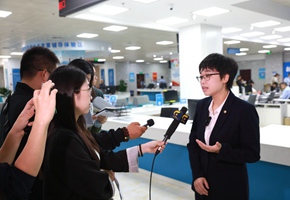 擦亮“金牌”服務(wù)“一扇窗”