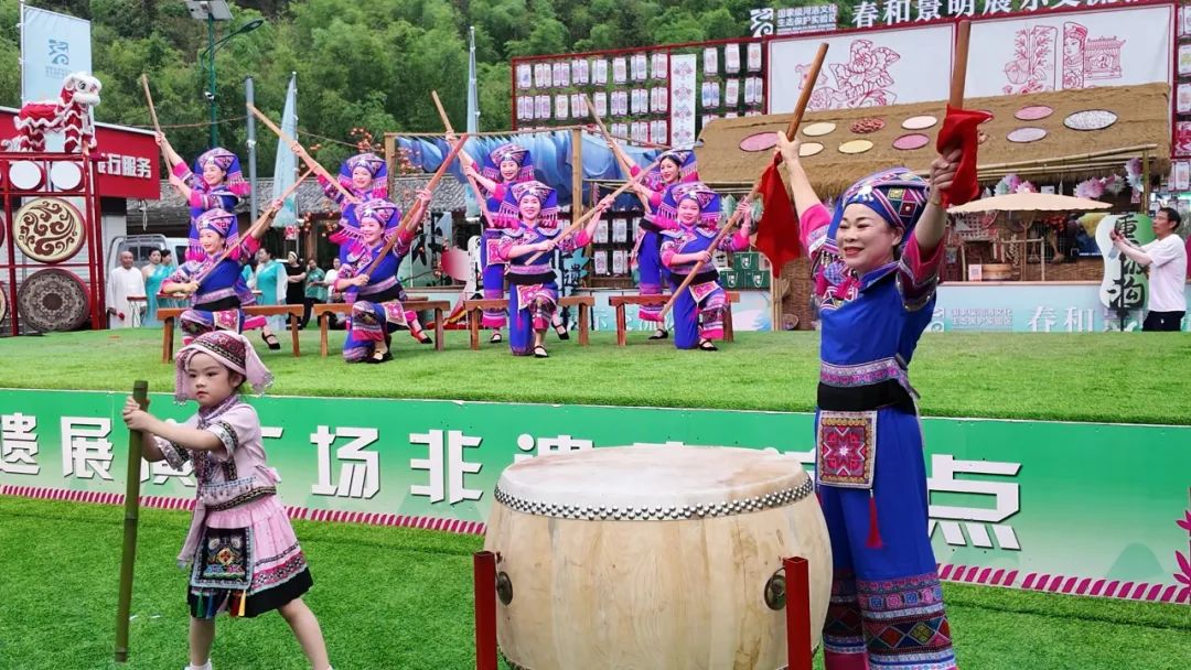 節(jié)目表演現(xiàn)場