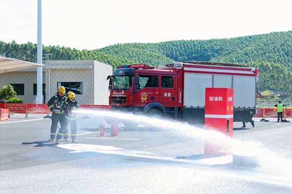 消防救援演練現(xiàn)場。