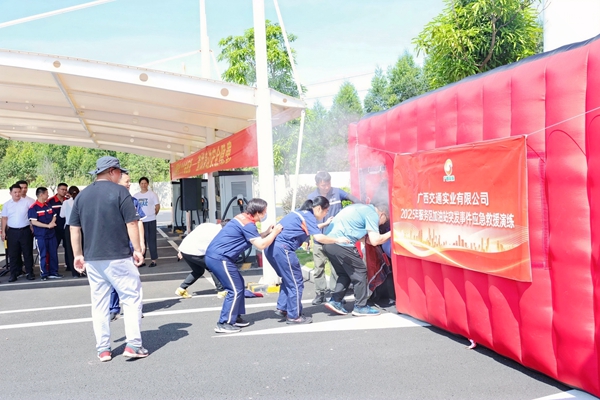 消防帳篷逃生演習(xí)。