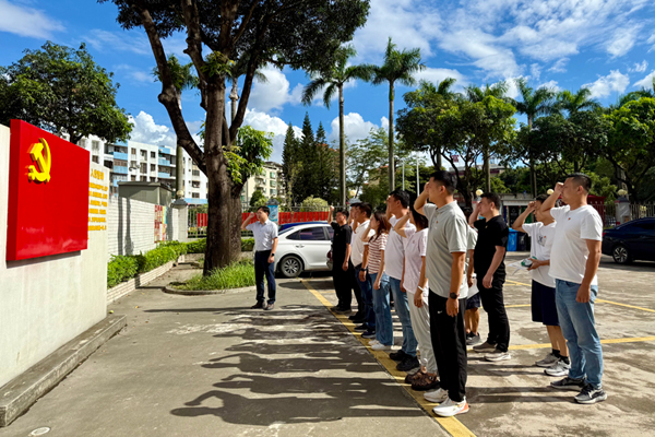燕塘鎮(zhèn)黨委組織在廣東中山市的流動黨員開展黨員主題日活動。