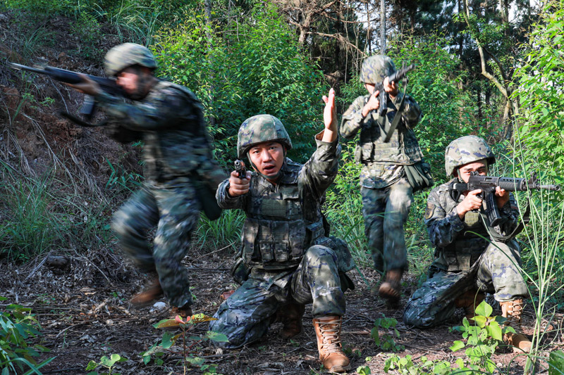 發(fā)起攻擊。陳浩宇攝