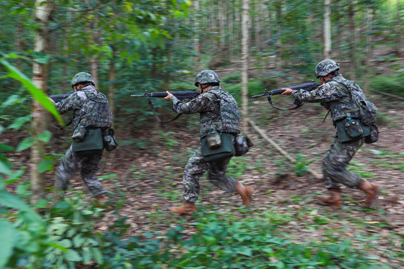 快速追捕。王藝涵攝