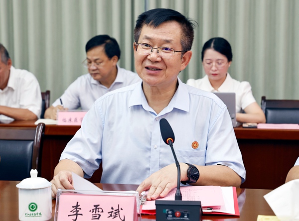 學(xué)校黨委書(shū)記李雪斌致辭。莫軍攝