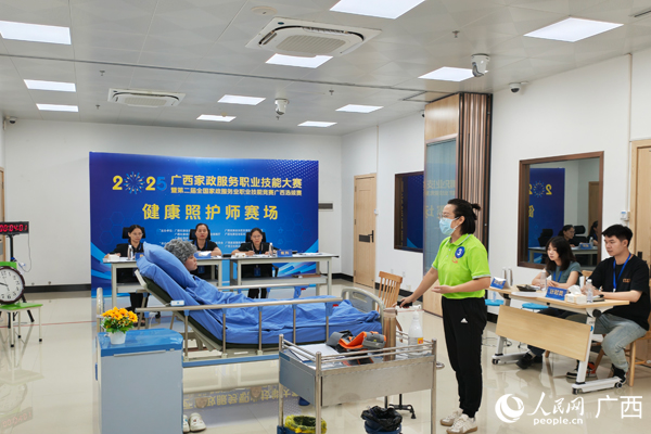 收納員比賽現(xiàn)場。人民網(wǎng)記者 王勇攝